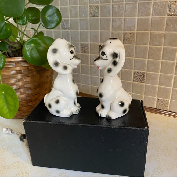 Vintage kitsch anthropomorphic Dalmatian puppy dog salt & pepper shakers - Picture 2 of 5